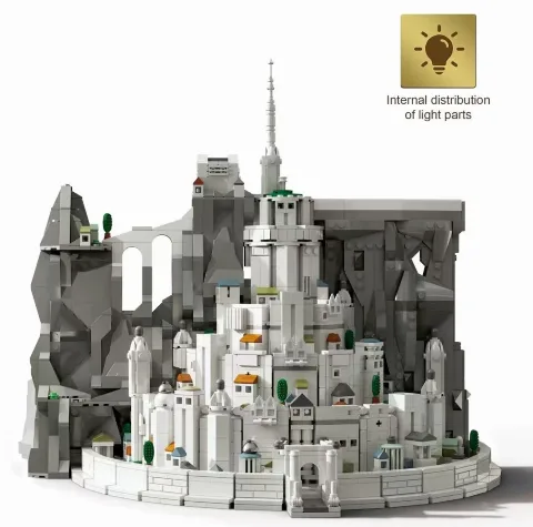 Auf dem Foto sieht man eine Nahaufnahme eines detailgetreuen Klemmbaustein und Lego Sets der Stadt Minas tirith aus Herr der
