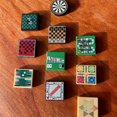 Klemmbaustein Fliesen bedruckt mit Gesellschaftsspiel-Bedruckung – LEGO